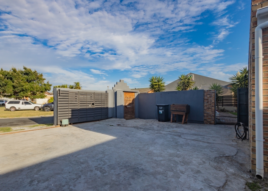 3 Bedroom Property for Sale in Glenwood Western Cape